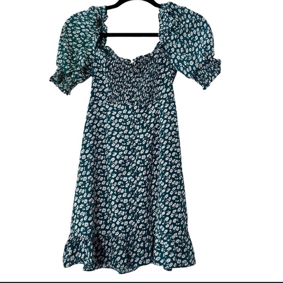 Hello Molly Walk On Faith Dress in Green And White Floral
Size XS - Picture 4 of 15